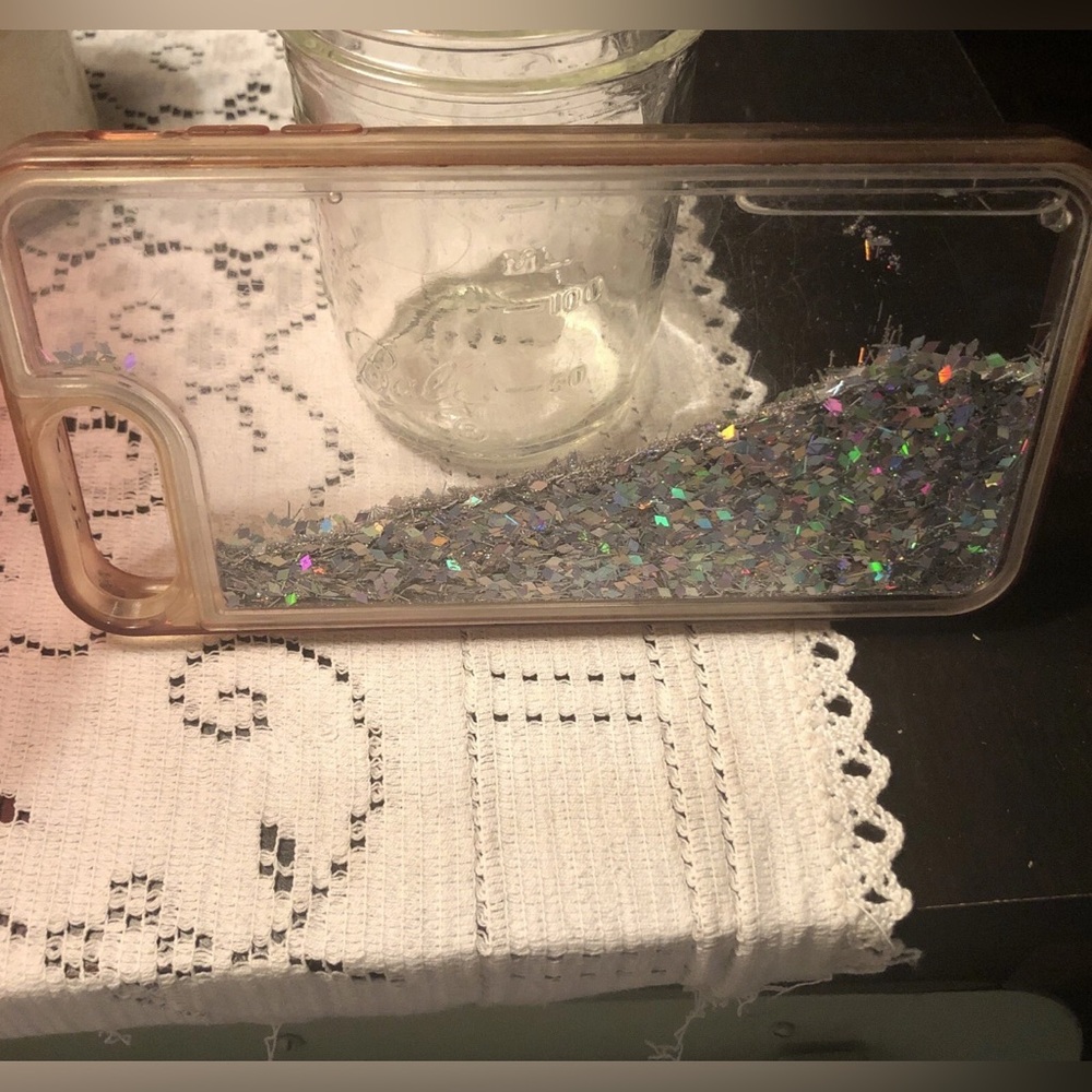 iPhone 8 Plus Glittery Snowglobe Clear Phone Case